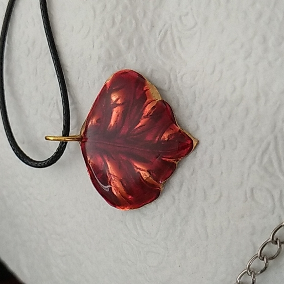 The red leaf necklace - Picture 3 of 5